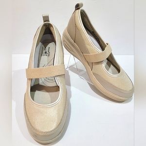 Grasshoppers Slide On Comfort Performance Platform Mary Jane size 6